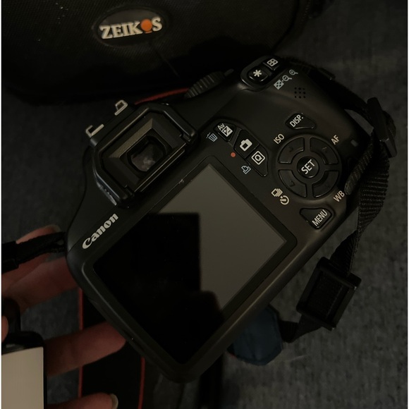 CANON REBEL T3 WITH CHARGER & CAMERA BAG - Picture 2 of 4